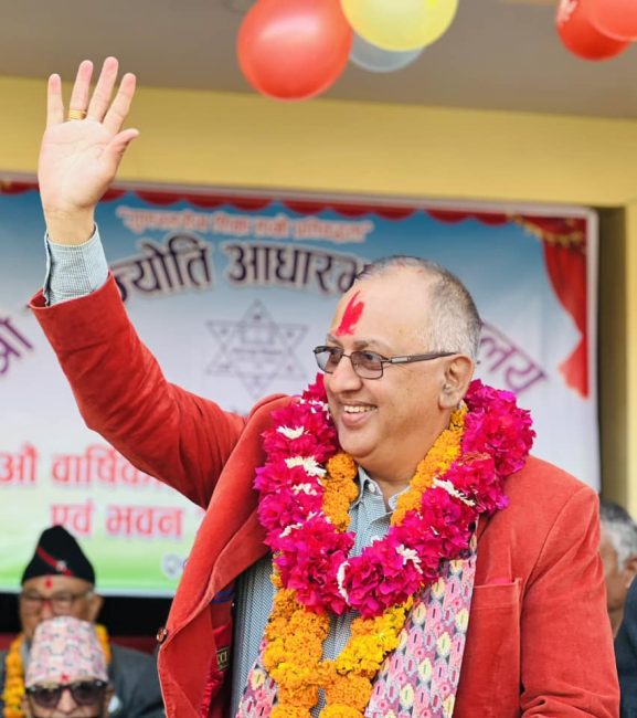 आफ्नो राजनीति सुरक्षित हुनेभए प्रचण्ड राजसंस्थाको पक्षमा उभिन्छन – शंकर भण्डारी