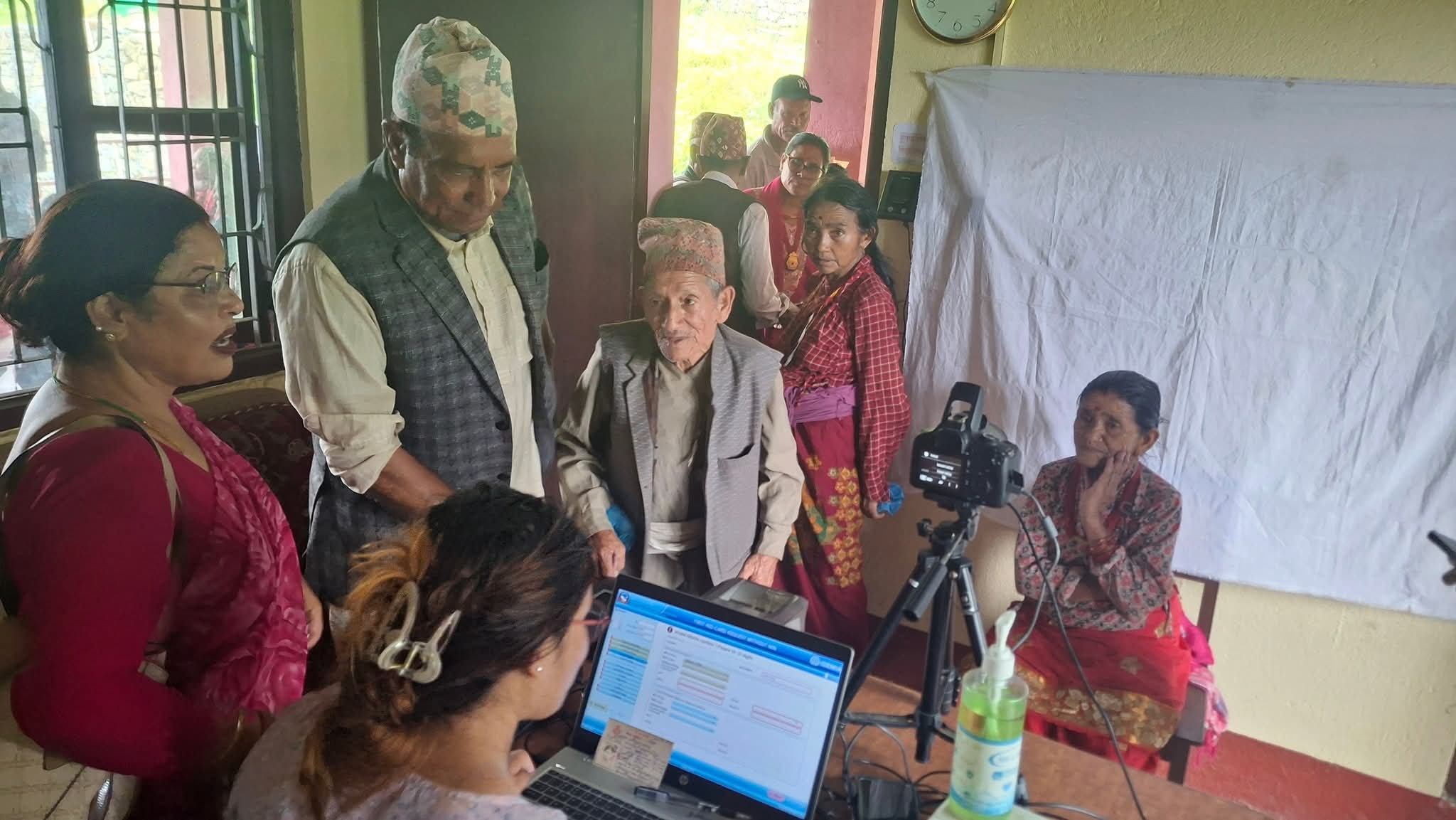 राष्ट्रिय परिचय पत्र बनाउन गाउँमै पुग्यो टोली