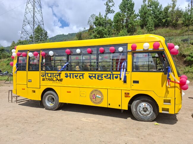सामुदायिक विद्यालयलाई बस सुबिधा :  विद्यार्थीको पैदल यात्रामा सहजता हुने