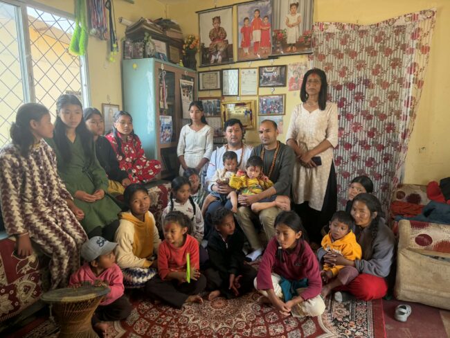 नयाँ वर्षको अवसरमा आवाज नेपाललाई लत्ताकपडा र नगद सहयोग