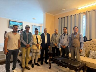 दोलखा काङ्ग्रेस टोलीसँग संयुक्त भेट : अदालतबाट ‘रुख’ र झण्डा पाउनेमा देउवा-शेखर ढुक्क