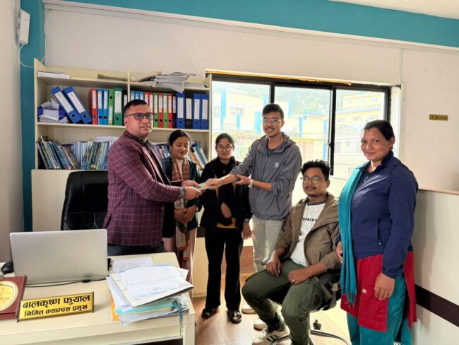 हिमाली जिल्लाको प्रतिष्ठित गौरीशंकर बहुमुखी क्याम्पसद्वारा विपद् कोषमा ७५ हजारभन्दा बढी सहयोग